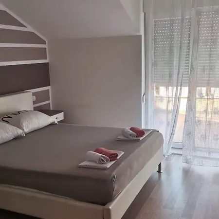 Two Bedroom With Terrace And Sea View *