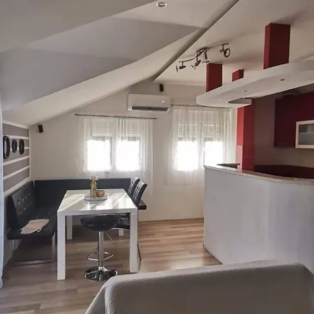 Two Bedroom With Terrace And Sea View Apartment *